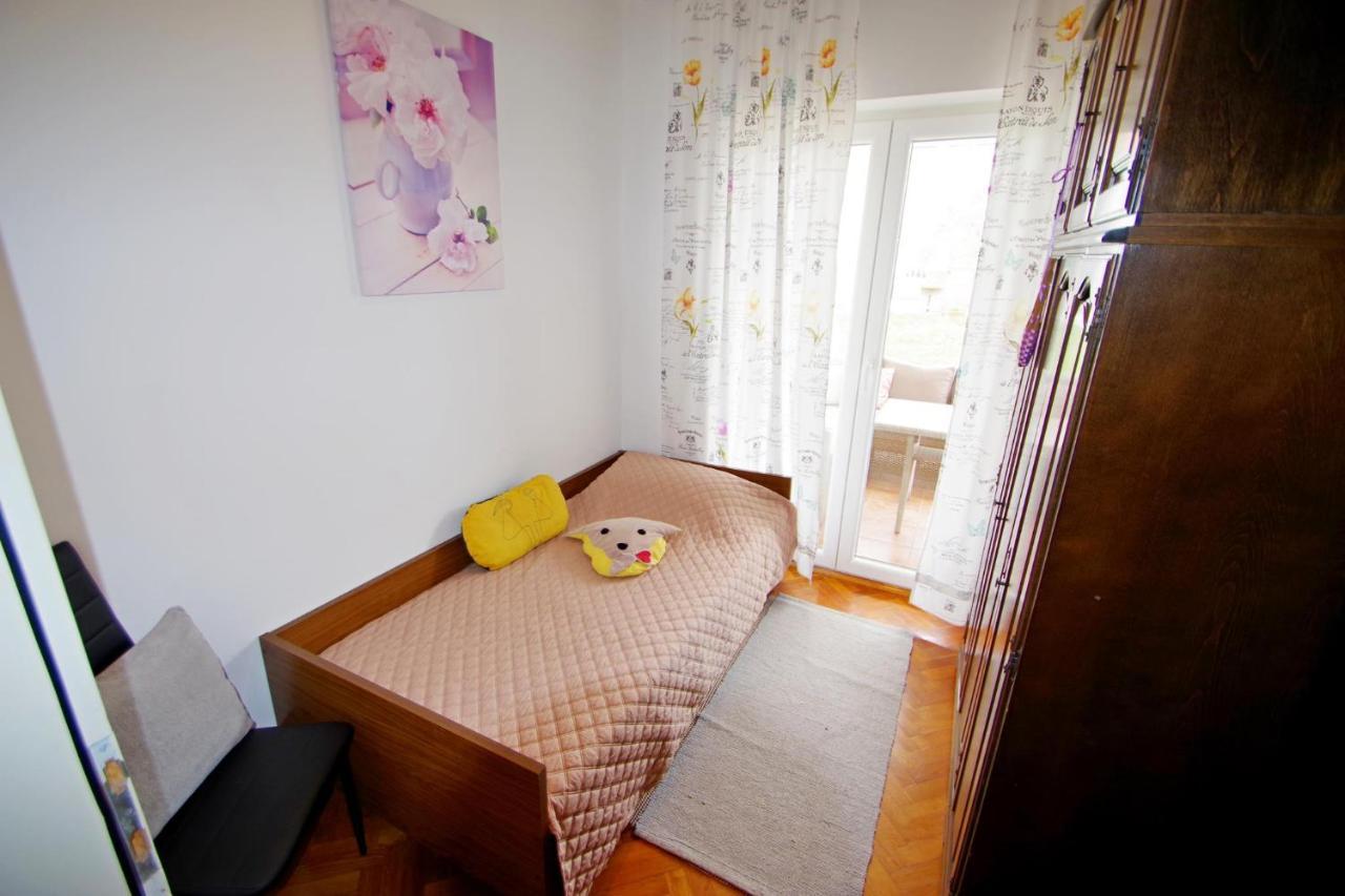 Apartment Suzi Valdebek Pula Exterior foto