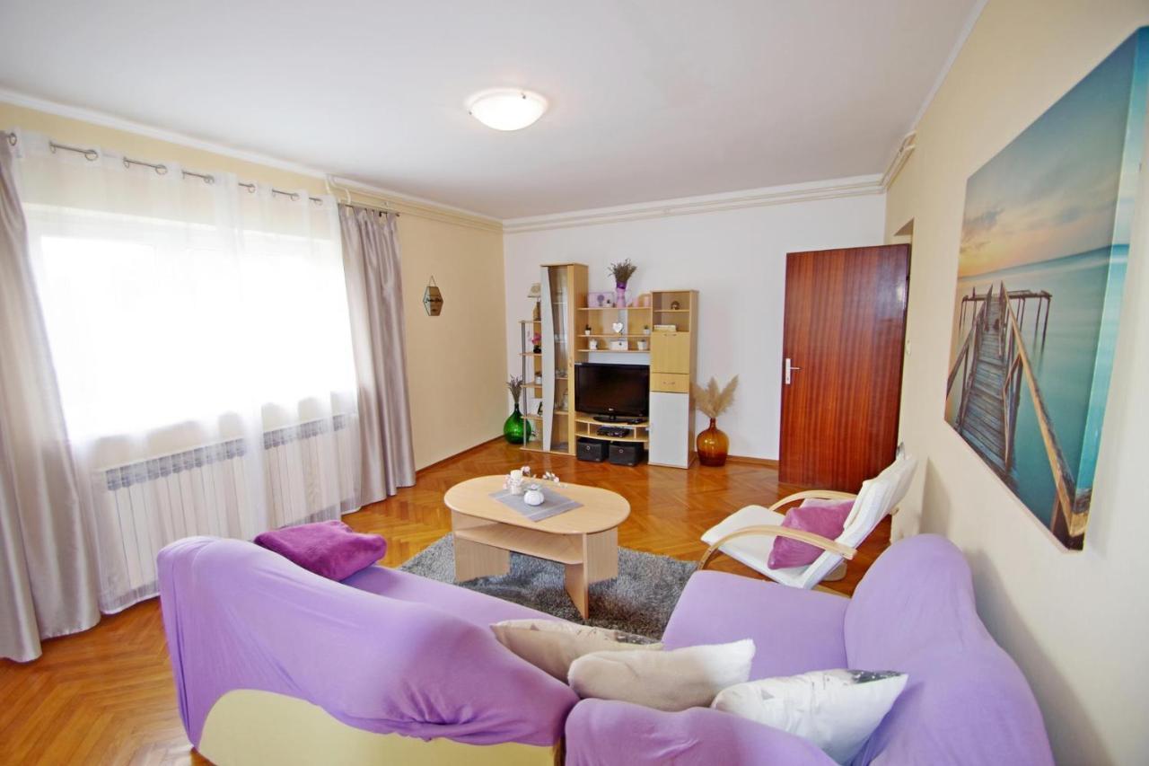 Apartment Suzi Valdebek Pula Exterior foto