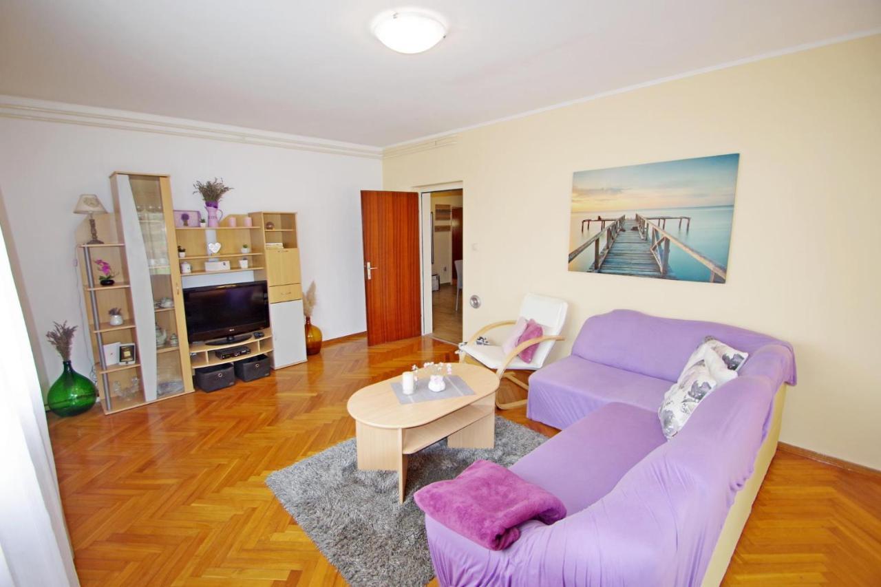 Apartment Suzi Valdebek Pula Exterior foto